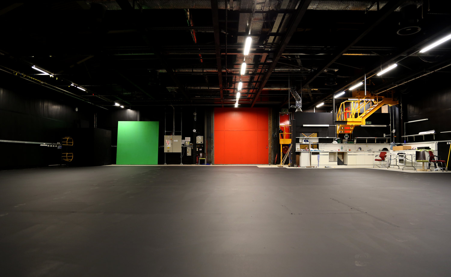 Studio 02